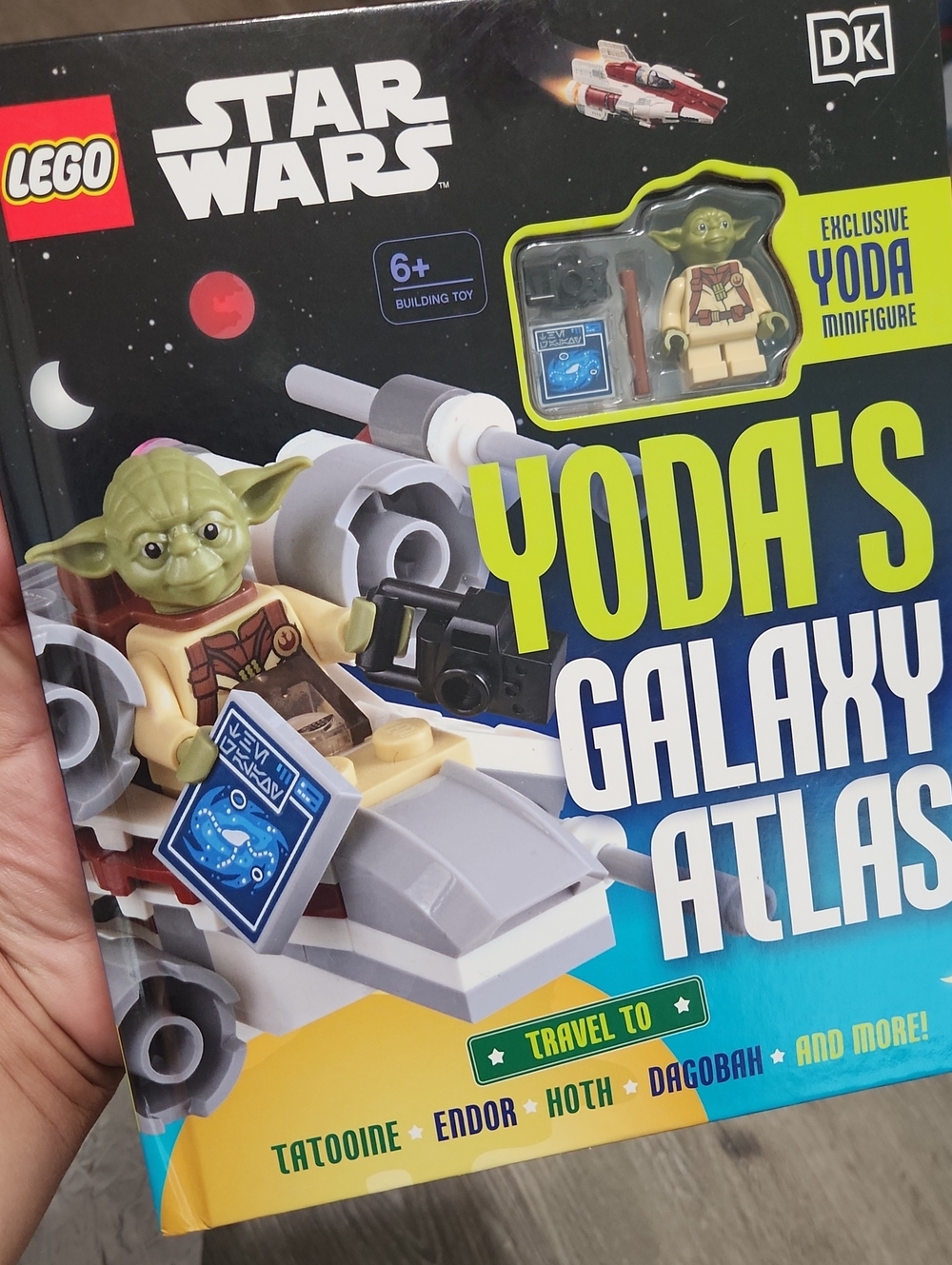 LEGO Star Wars Yoda’s Galaxy Atlas Book & figure